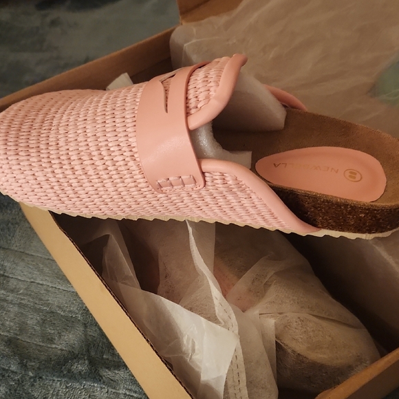 Pink Clogs - Picture 3 of 9